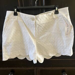 Crown & Ivy White Bermuda Shorts with Scalloped Hem